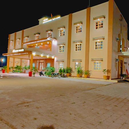 Avadh Sunshine Palace Hotel And Resort Ayodhya Exterior foto