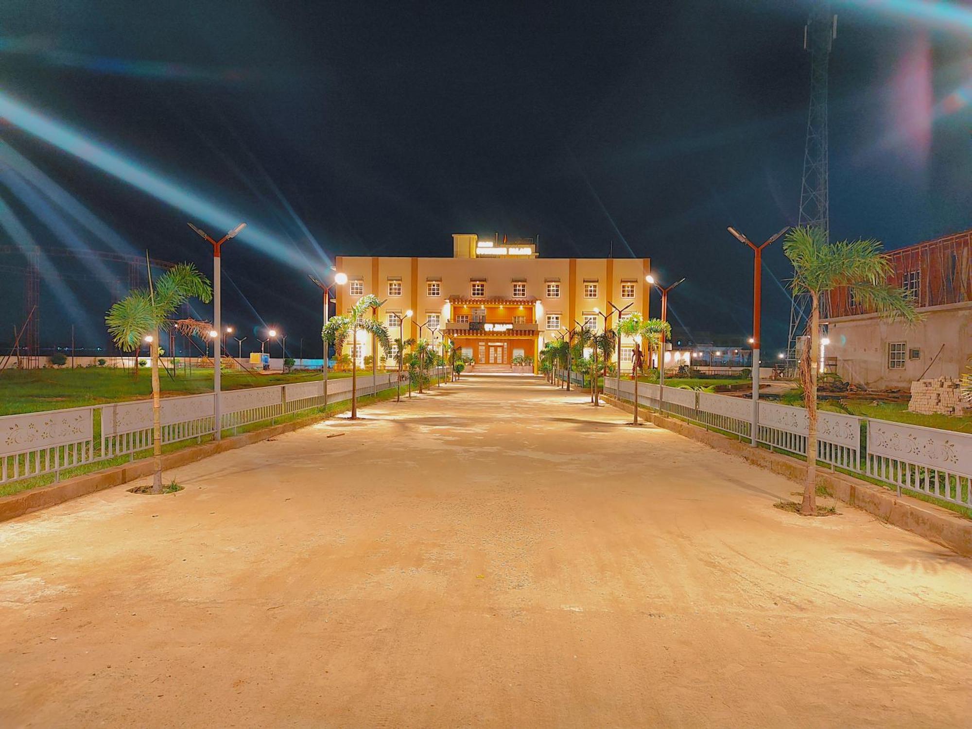 Avadh Sunshine Palace Hotel And Resort Ayodhya Exterior foto